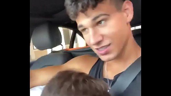 Ganhando uma manda gostosa no carro