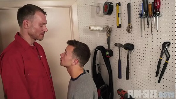 FunSizeBoys – Tiny twink fucked after being seduced by tall handyman