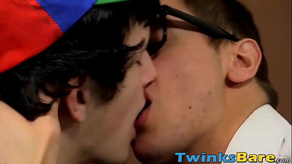 Nerdy twink Jasper Robinson blows 69 style before breeding