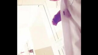 Nô lệ bác sĩ phô dâm ở bệnh viện suýt thì bị bảo vệ bắt gặp