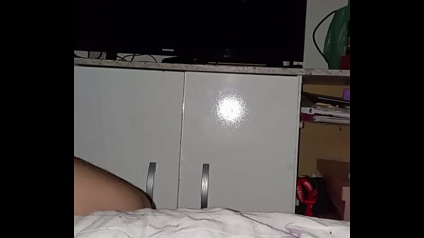 Novinho gay de calcinha mostrando a bunda